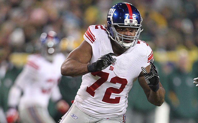 Osi Umenyiora has 5 1/2 sacks over the past four games, all Giants victories. (US Presswire)