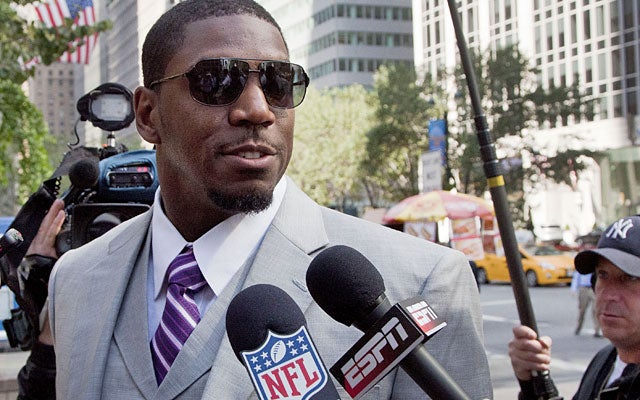 Vilma says he needs his suspension lifted so Saints doctors and trainers can oversee his injury rehab. (AP)