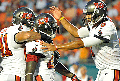 Buccaneers quarterback Josh Freeman congratulates LeGarrette Blount after Blount scores a touchdown.  (US Presswire)