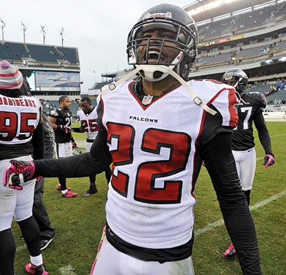 Asante Samuel enjoys his return to Philly, helping the Falcons stay unbeaten; 'We're 7-0 over here baby,' he says.  (Getty Images)