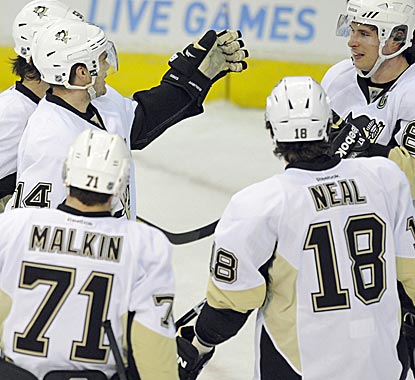 Chris Kunitz (14) celebrates his third goal of the game with his teammates.  (AP)