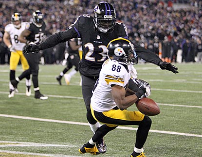 Emmanual Sanders (88) fails to catch a pass on a 2-point conversion that would have tied the game late in the fourth quarter.  (USATSI)