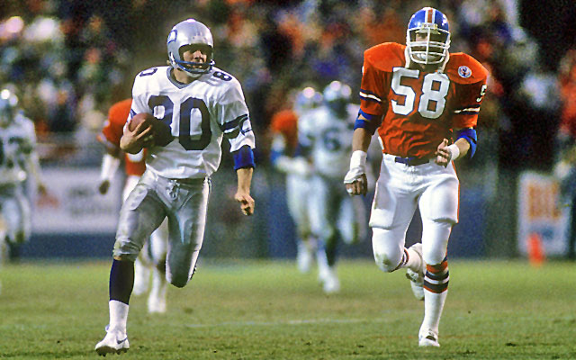Steve Largent runs away from Broncos linebacker Rob Nairne at Mile High Stadium in 1980. (Getty Images)