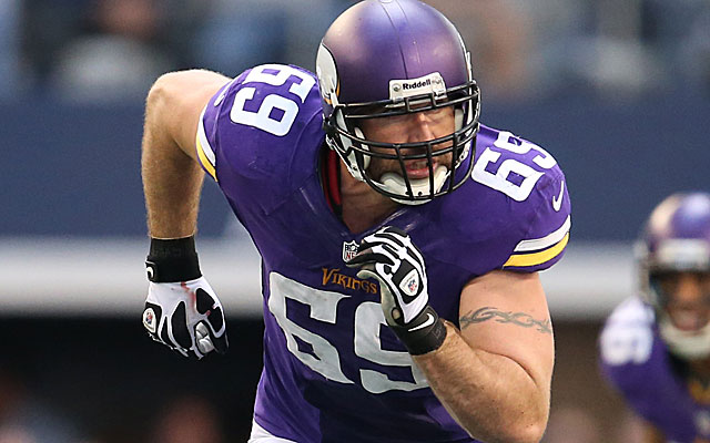 Jared Allen is considering an offer from the Seahawks. (USATSI)