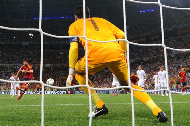 Spain's Xabi Alonso shoots and scores past French goalkeeper Hugo Lloris on a penalty spot. (Getty Images)