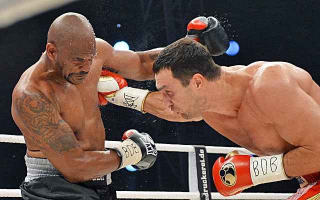 Wladimir Klitschko (right) stops Tony Thompson in the sixth, keeping his heavyweight title belts. (Getty Images)