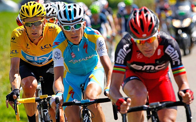 Bradley Wiggins stays in yellow while keeping watch on second-place Cadel Evans (right). (Getty Images)