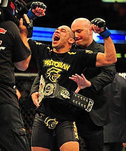 Renan Barao rejoices after winning the interim bantamweight title. (US Presswire)