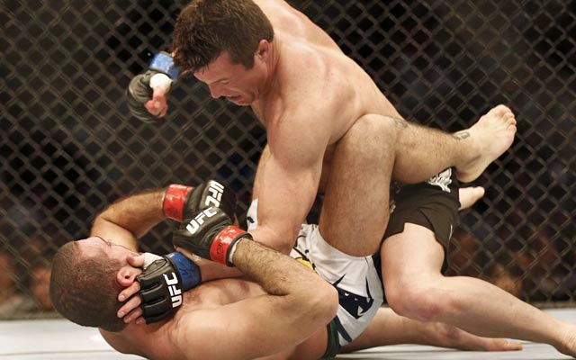 Chael Sonnen snaps a two-fight losing streak by getting the better of Mauricio Rua in Boston. (USATSI)