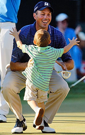 Cameron Kuchar makes it a family celebration, rushing onto the green to greet his victorious dad. (Getty Images)