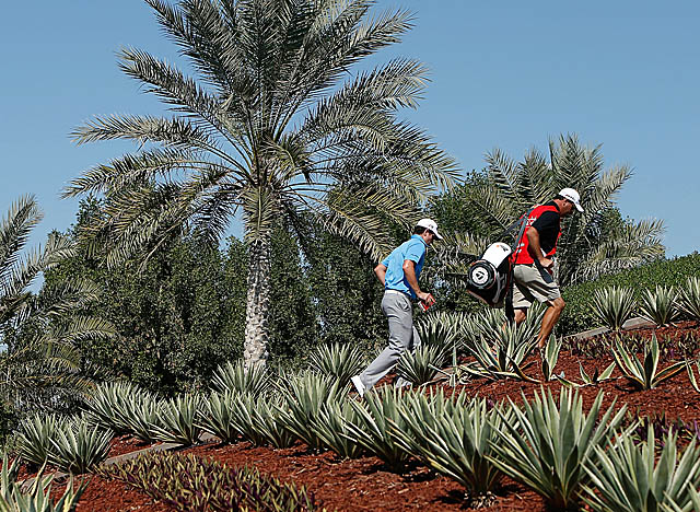 Rose, here walking with caddie Mark Fulcher, sank six birdies on the front nine. (Getty Images)