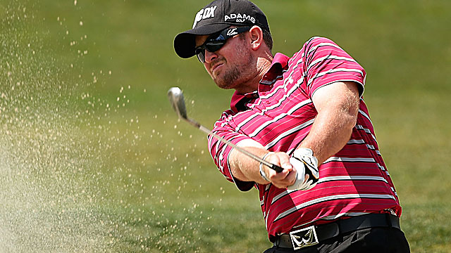 Steve Wheatcroft runs off three straight birdies en route to a one-shot lead. (Getty Images)