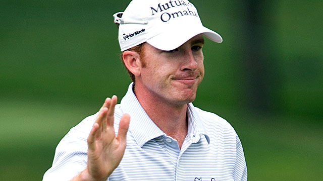Roberto Castro runs off three straight birdies late at a course where the rough is denser than usual. (USATSI)