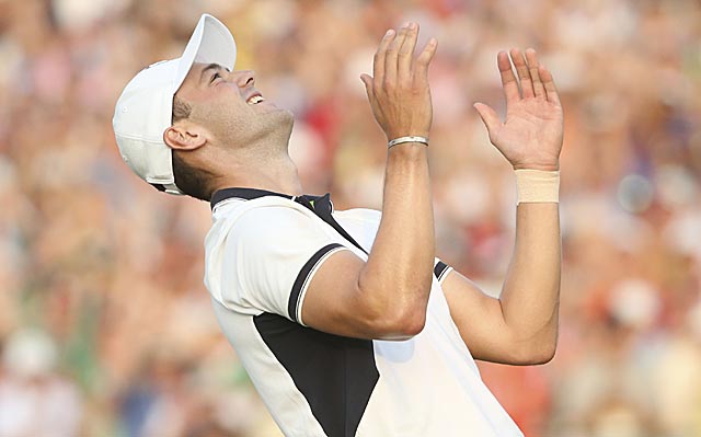 Martin Kaymer ends an amazing tournament in appropriate fashion -- by sinking a 15-foot putt. (USATSI)