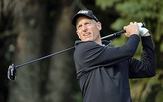 Jim Furyk fires a 63 in the second round of the Canadian Open and is tied with Tim Petrovic. (USATSI)