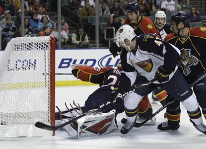 Atlanta's Rich Peverley (47) scores one of his two goals against Panthers goalie Tomas Vokoun. (AP)