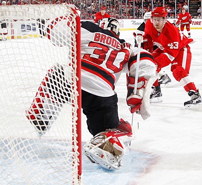 Just like he did two games ago against the Blues, Darren Helm (43) picks up another goal against New Jersey. (Getty Images)