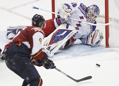 Thrashers left wing Evander Kane scores the game-winning goal past Rangers goalie Henrik Lundqvist. (AP)
