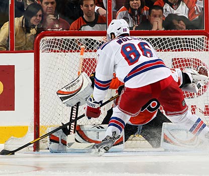 Wojtek Wolski makes his move on Flyers goalie Sergei Bobrovsky before burying the shootout winner in the net.  (Getty Images)