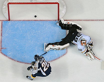 Nashville's Steve Sullivan puts the puck past Anaheim's Ray Emery for a 2-1 lead in the second period. (Getty Images)