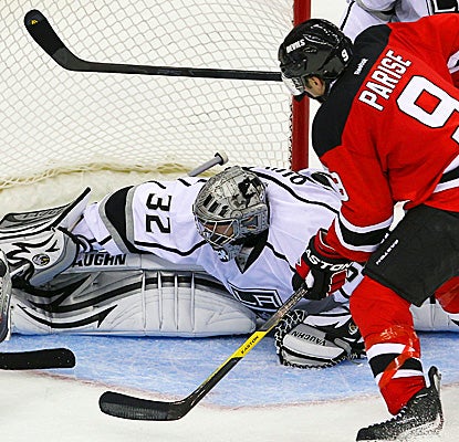 Zach Parise scores a shootout goal against Los Angeles Kings goalie, Jonathan Quick.  (US Presswire)