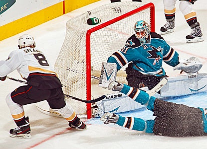 Teemu Selanne of the Ducks scores one of his two first-period goals against the Sharks. (AP)