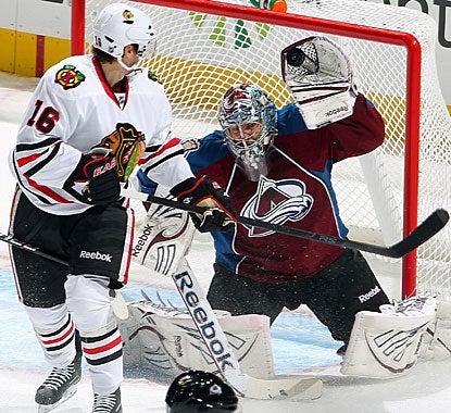 Semyon Varlamov stops 28 shots, including this one on Markus Kruger (16), but it's not enough to win another game. (Getty Images)