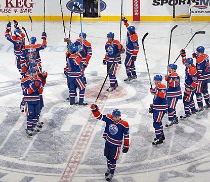 Edmonton players acknowledge the crowd after sending the Capitals to their first defeat. (Getty Images)