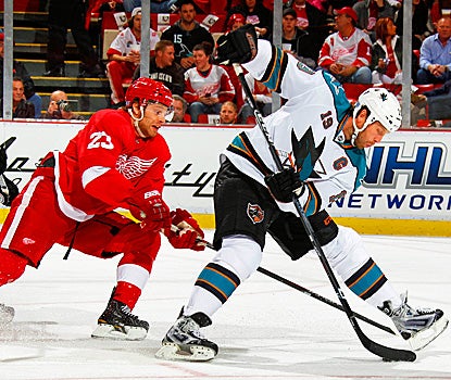 Joe Thornton's goal in the third period breaks a tie and he also adds an empty-net goal with 35 seconds left. (Getty Images)