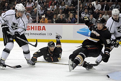 Anze Kopitar snaps a four-game goal drought with his team-leading ninth goal this season. (AP)