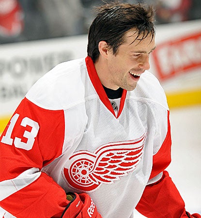 After 12 scoreless games, Pavel Datsyuk nets two goals in Detroit's victory over Los Angeles.  (Getty Images)