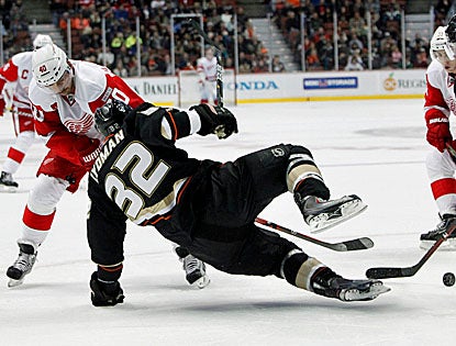 Henrik Zetterberg (left) scores the first goal of the night to help the Red Wings defeat the Ducks. (AP)