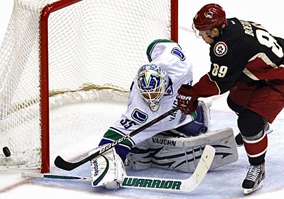 Cory Schneider stops Mikkel Boedker for one of his 21 saves and Vancouver's most lopsided win this season. (AP)