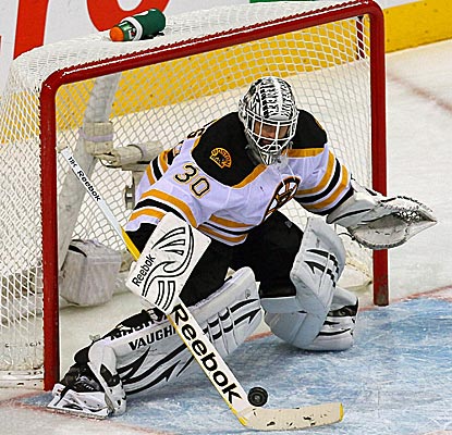 Boston goalie Tim Thomas plays huge against the Pens, stopping 45 shots in a Bruins win. (US Presswire)