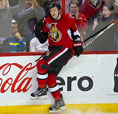 Ottawa's Zack Smith scores a late third-period goal to seal a win over the struggling Lightning. (US Presswire)