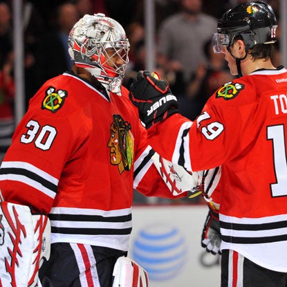 Goalie Ray Emery holds the Ducks to just one goal on 25 shots for Chicago's fourth consecutive victory. (US Presswire)