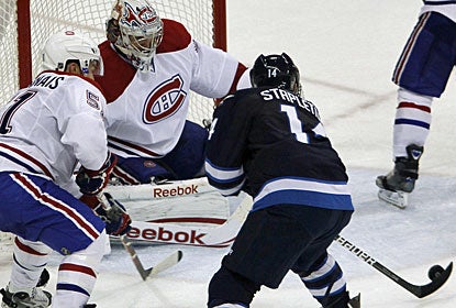 Tim Stapleton wraps up the scoring for the Winnipeg Jets with his fourth goal of the season. (AP)