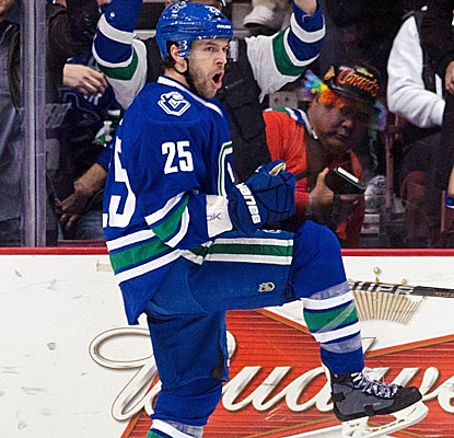 Andrew Ebbett reacts after scoring a first-period goal for the Canucks, who move into first place. (Getty Images)