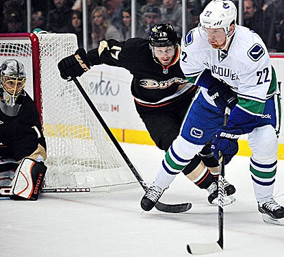 Daniel Sedin (22) combines with his twin brother, Henrik, for three goals and two assists in the Canucks' win. (US Presswire)