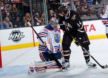 Jamie Benn scores two goals for Dallas, including the go-ahead tally in the third period. (Getty Images)