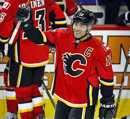 Jarome Iginla acknowledges the crowd after becoming the 15th player to score 500 goals with one team, the Calgary Flames. (AP)