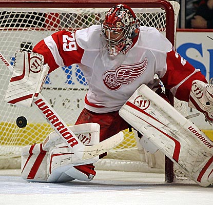 Detroit goaltender Ty Conklin makes 29 big saves as the Red Wings send Chicago to its fourth straight loss. (Getty Images)