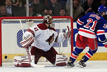 Derek Stepan's goal in the sixth shootout round give New York its fifth straight win and ninth in the last 10 games. (AP)