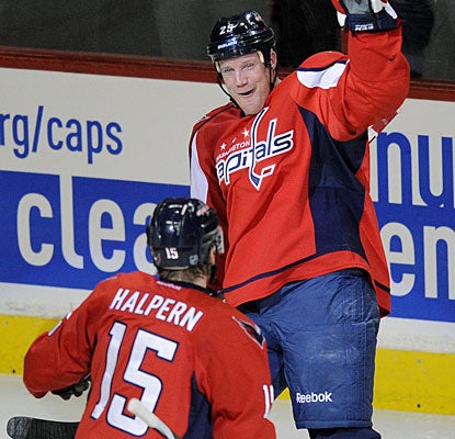 Jason Chimera celebrates his goal, the only one in the game, with teammate Jeff Halpern. (AP)