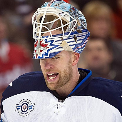 The Jets' Chris Mason makes 23 saves to collect his second shutout of the season and 23rd of his career.  (US Presswire)