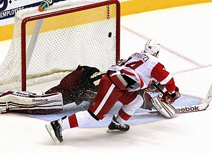 After scoring in regulation, Todd Bertuzzi also converts a shootout goal with a spinning move in front of the goalie. (AP)