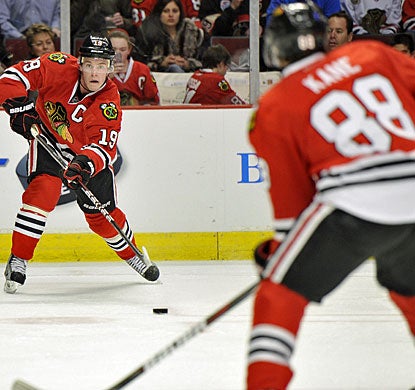 Patrick Kane (88) puts an end to a seven-game goal drought and also sets up Jonathan Toews for one of Chicago's goals. (AP)