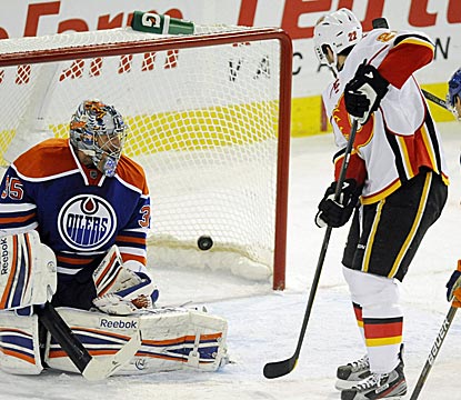 Lee Stempniak notches a hat trick to lead the Flames to their fifth win in seven games.  (AP)