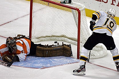 Boston's Tyler Seguin (right) watches as his shot goes by Philadelphia's Ilya Bryzgalov for the winning goal. (AP)