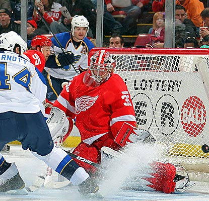 Jimmy Howard is a wall, helping the Red Wings notch the longest home win streak in 36 years.  (Getty Images)